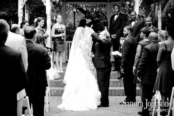 Best The Courtyard at Lake Lucerne Wedding photographer - Sandra Johnson (SJFoto.com)